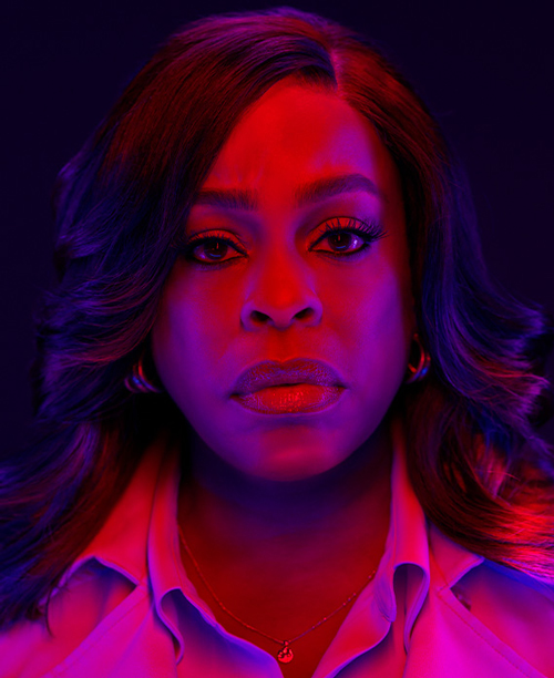 Niecy Nash-Betts as Lois Tryon